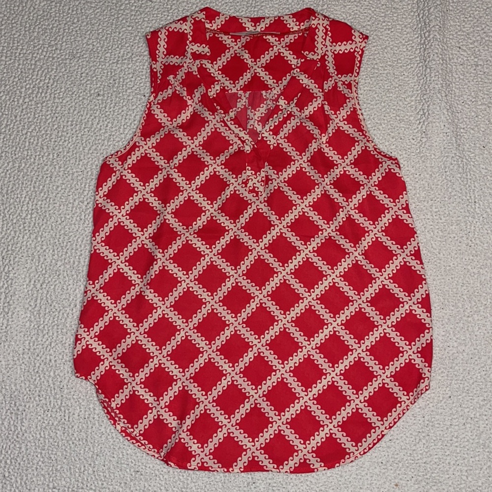 Sleeveless, V Neck Lattice Design Shirt - Pretty!